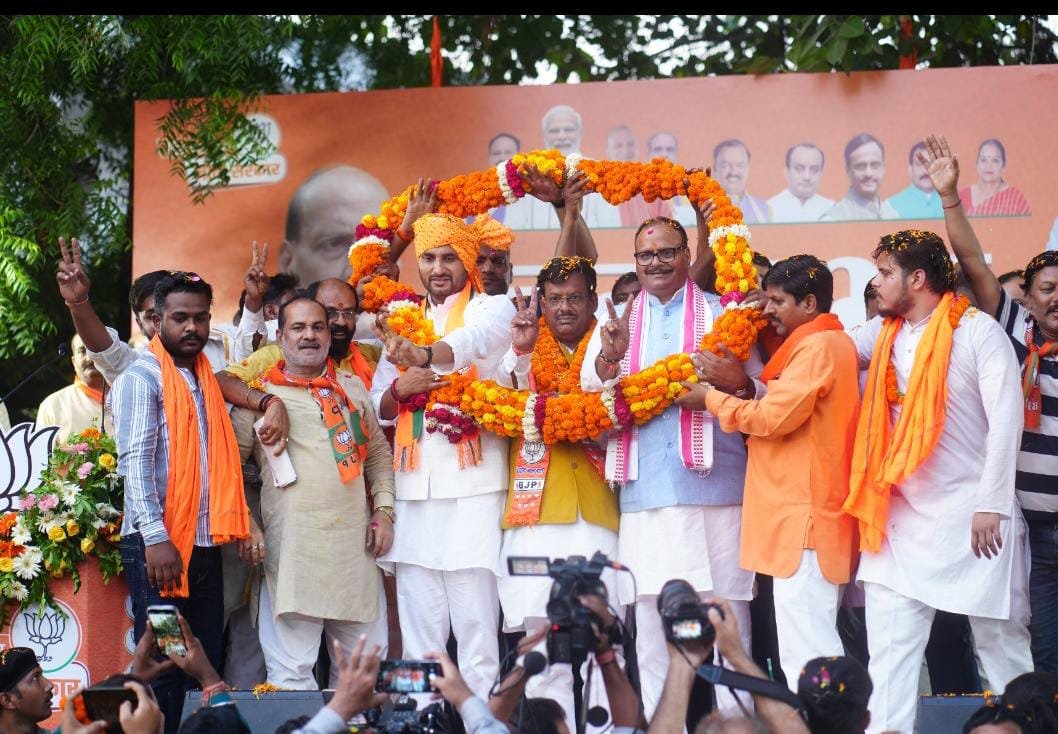 You are currently viewing उप मुख्यमंत्री बृजेश पाठक और भाजपा के वरिष्ठ नेता नीरज सिंह ने ओपी श्रीवास्तव के लिये मांगे वोट