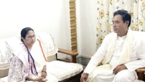 Read more about the article BJP सांसद से मिलने पहुंचीं CM ममता बनर्जी, पश्चिम बंगाल की सियासत में एक और ट्विस्ट?