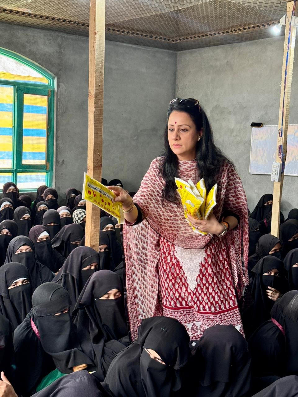 You are currently viewing Sanitary Distribution Drive by Rouble Nagi Art Foundation at Madrassa Gurez