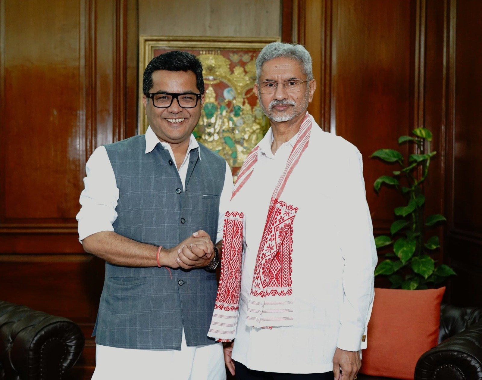 You are currently viewing जयशंकर ने संभाला कार्यभार, विदेश मंत्रालय ने किया 2 नए राज्य मंत्रियों का स्वागत