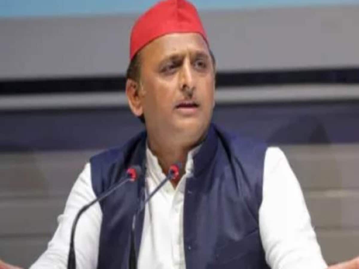 You are currently viewing दुकानदारों को नाम लिखने का आदेश पर भड़के अखिलेश यादव