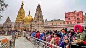 Read more about the article काशी में बाबा विश्वनाथ को प्रिय सावन का शुभारंभ: भक्तों का सैलाब
