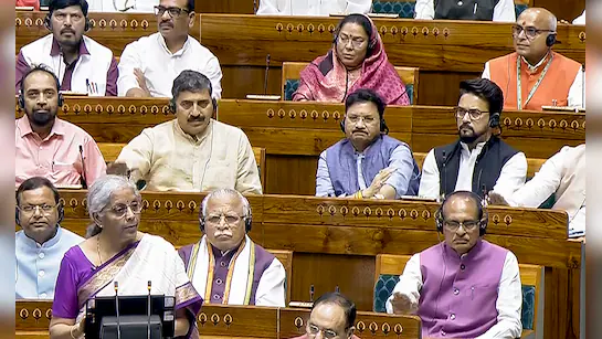 Read more about the article युवाओं के लिए मोदी सरकार की नई योजनाएं: रोजगार, इंटर्नशिप और ट्रेनिंग पर जोर