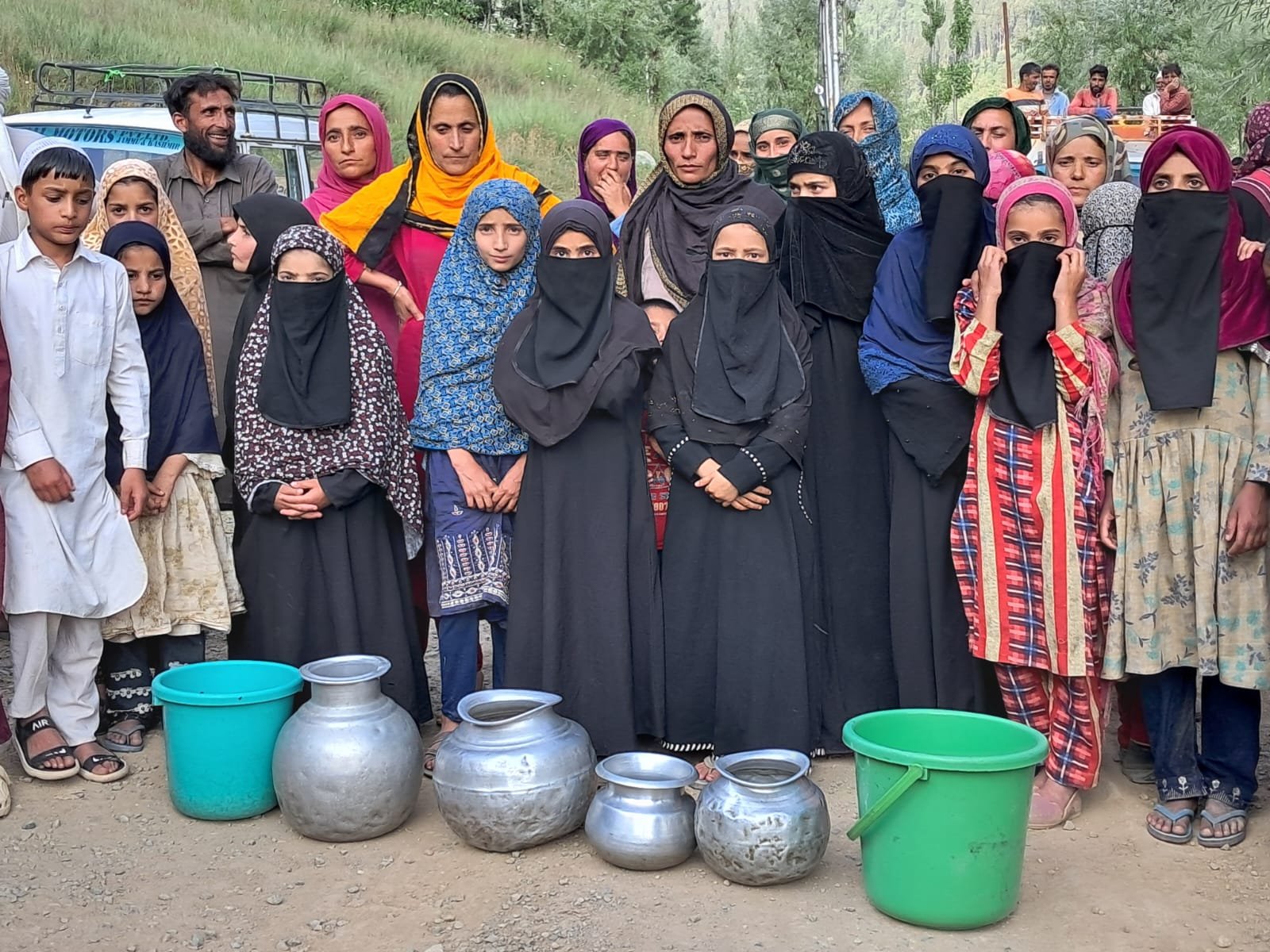 You are currently viewing Residents of Kudara Bandipora Stages Protest Against PHE Department