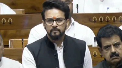 You are currently viewing लोकसभा में अनुराग ठाकुर ने जम कर निशान शादते हुए बोला संविधान में कितने पेज होते हैं? पढ़ते हो नही और लहराते फिरते हो