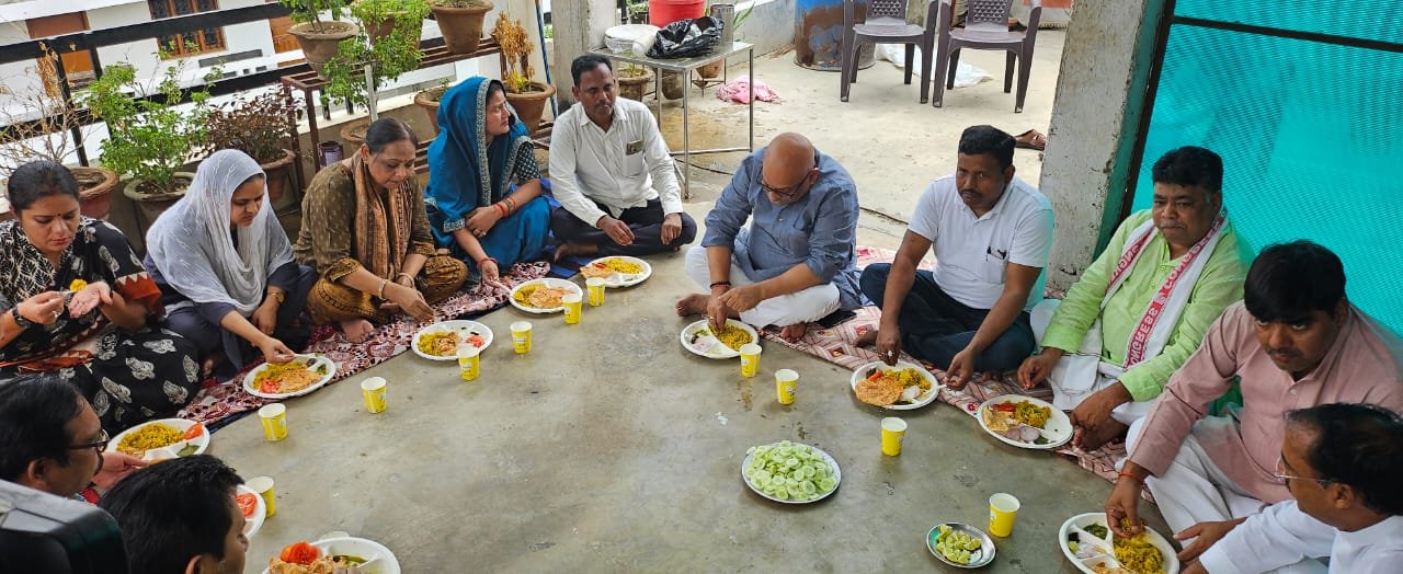 You are currently viewing अजय राय के नेतृत्व में कांग्रेस पार्टी लगातार  समाज के तमाम समुदायों के बीच में हर मुद्दे पर संवाद कर रही