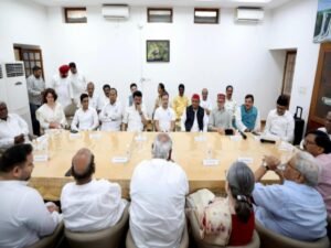 Read more about the article विपक्षी गठबंधन आइएनडीआइए का संसद और सड़कों पर विरोध प्रदर्शन