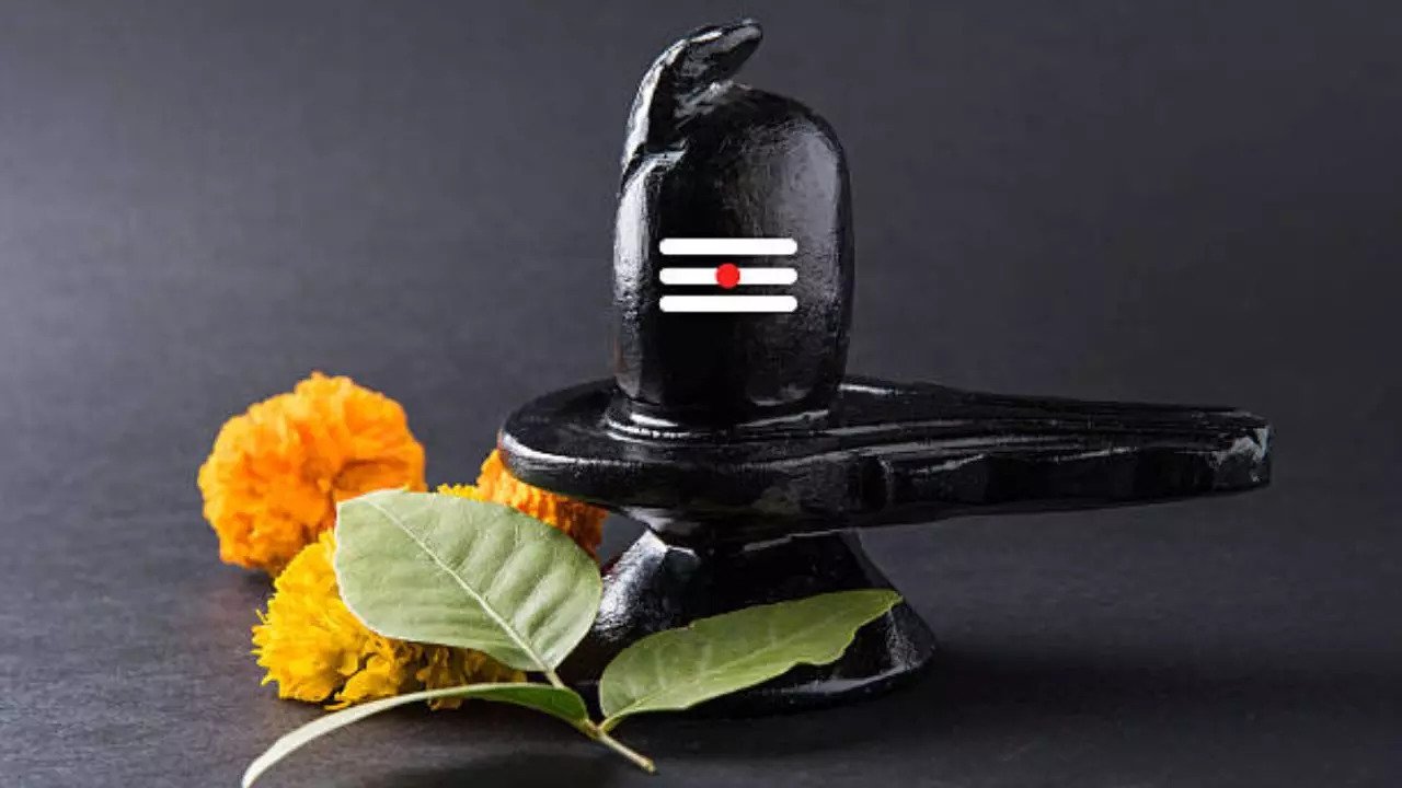 You are currently viewing सावन का चौथा सोमवार: शिव भक्तों के लिए विशेष दिन, राशि अनुसार करें अभिषेक