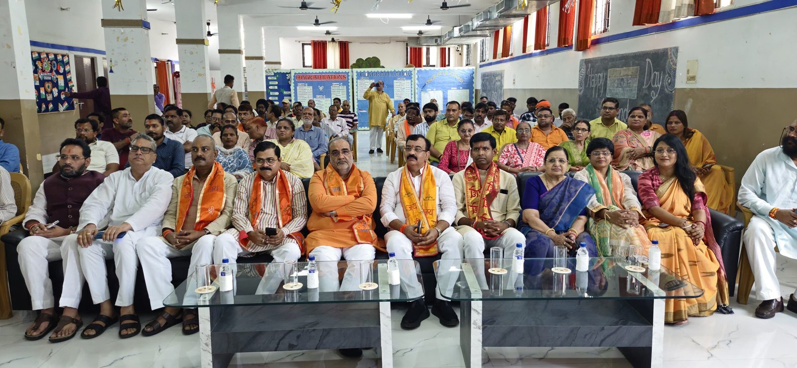 You are currently viewing उप मुख्यमंत्री ,भूपेंद्र सिंह सहित जनप्रतिनिधियों और कार्यकर्ताओं ने लखनऊ महानगर में बूथ स्तर पर मन की बात कार्यक्रम सुना