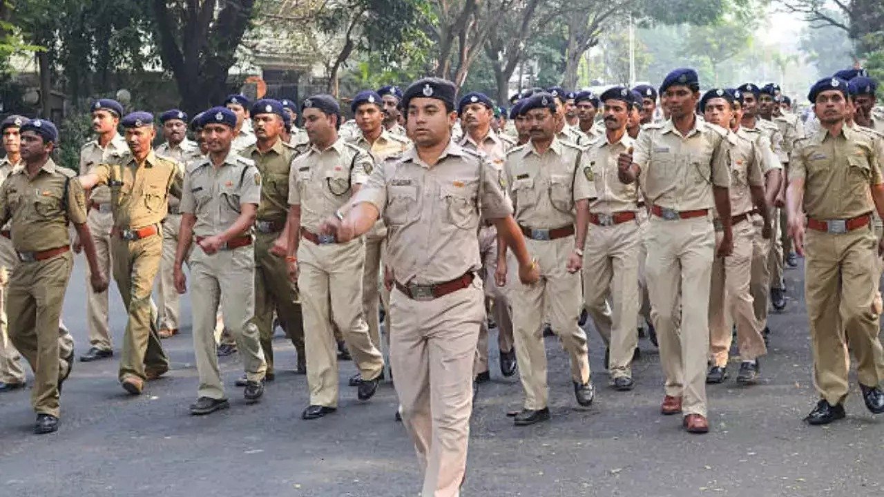 You are currently viewing यूपी पुलिस परीक्षा का अंतिम दिन: DGP प्रशांत कुमार ने किया सुरक्षा प्रबंधों का निरीक्षण