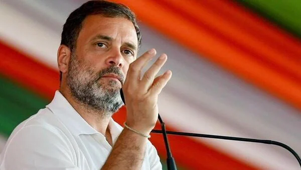 You are currently viewing राहुल गांधी का बयान: अर्जुन सरोज की हत्या के मामले में पुलिस की निष्क्रियता पर चिंता