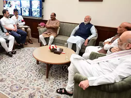 Read more about the article लोकसभा सत्र स्थगित: प्रधानमंत्री मोदी और राहुल गांधी की चाय पर चर्चा