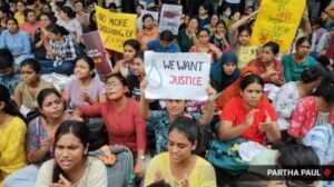 Read more about the article Kolkata में जूनियर महिला डॉक्टर की हत्या: विरोध प्रदर्शन जारी