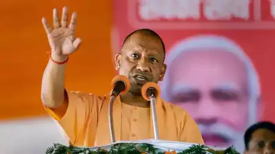You are currently viewing मथुरा में श्रीकृष्ण जन्मोत्सव की धूम: ब्रज की गलियां भव्य सजावट से रंगी
