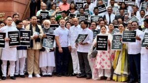 Read more about the article इंडिया ब्लॉक का स्वास्थ्य और जीवन बीमा पर जीएसटी के खिलाफ प्रदर्शन