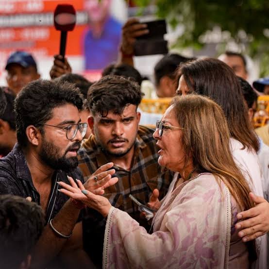 You are currently viewing दिल्ली के ओल्ड राजेंद्र नगर में छात्रों का आक्रोश जारी: जया प्रदा को मिली तीखी प्रतिक्रिया