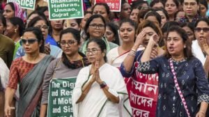 Read more about the article Kolkata Medical College में ट्रेनी डॉक्टर के रेप और हत्या के मामले में सियासी घमासान: टीएमसी और बीजेपी के बीच विवाद