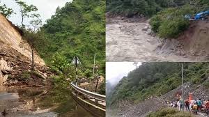 Read more about the article Kedarnath यात्रा मार्ग पर बादल फटा: हजारों तीर्थयात्री फंसे, रेस्क्यू ऑपरेशन जारी