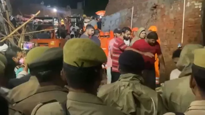You are currently viewing मेरठ में तीन मंजिला मकान ढहा: बारिश के कारण 5 की मौत, 12 लोग दबे