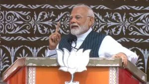Read more about the article “पीएम मोदी का जम्मू में जोरदार भाषण: तीन खानदानों पर हमला, जम्मू-कश्मीर के विकास की गारंटी”