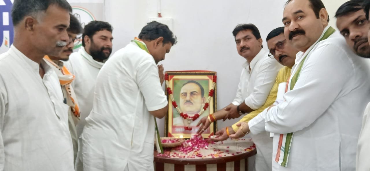 You are currently viewing जगदेव प्रसाद कुशवाहा के शहादत दिवस पर कांग्रेस ने आयोजित की पुष्पांजलि और गोष्ठी