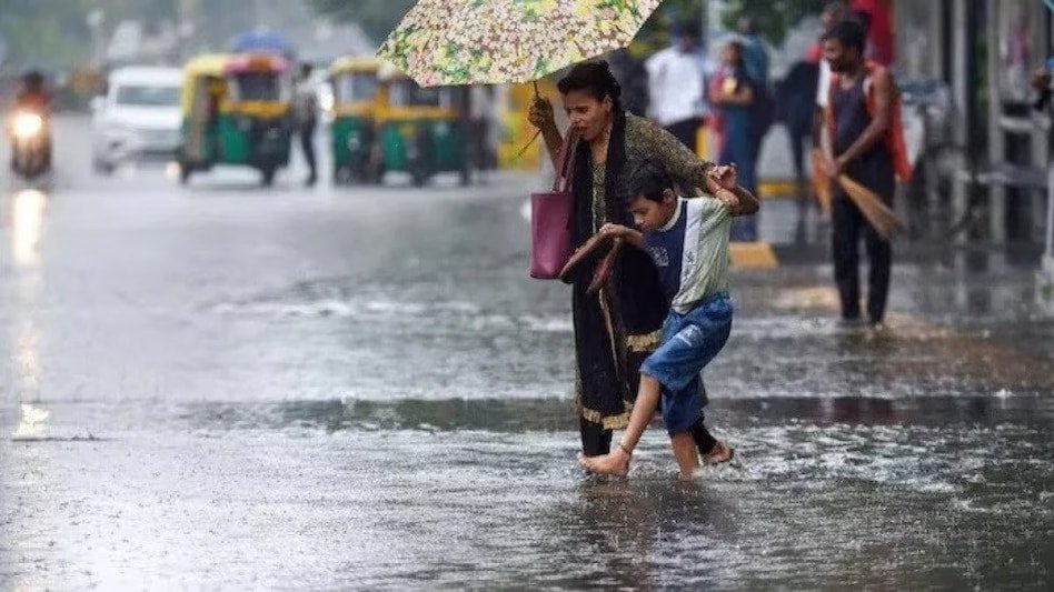 You are currently viewing UP में भारी बारिश से तबाही: 22 की मौत, स्कूलों में छुट्टी, कई जिलों में अलर्ट जारी