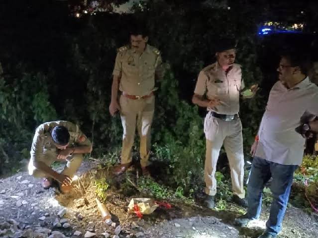 You are currently viewing कानपुर में तीसरी बार ट्रेन को निशाना बनाने की कोशिश, कालिंदी एक्सप्रेस पर साजिश नाकाम