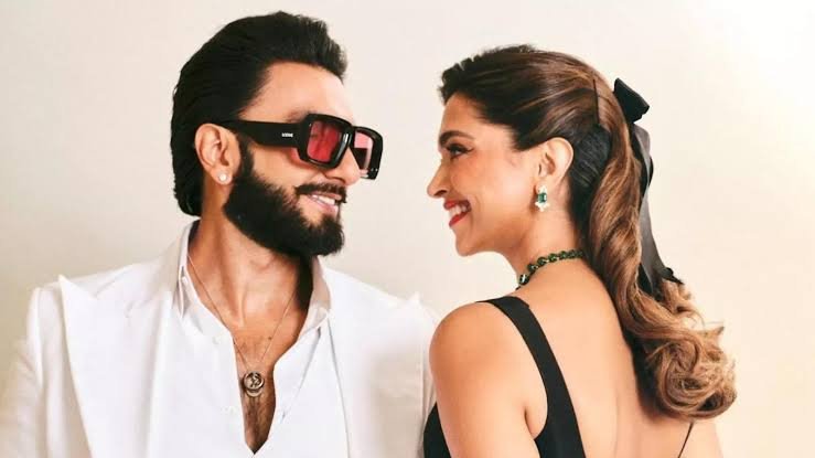 You are currently viewing रणवीर सिंह और दीपिका पादुकोण जल्द बन सकते हैं पैरेंट्स, प्रेग्नेंसी की खबरों ने पकड़ी रफ्तार