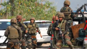 Read more about the article जम्मू-कश्मीर में आतंकी हमले की घटनाएं, आतंकियों द्वारा सेना की एंबुलेंस पर फायरिंग