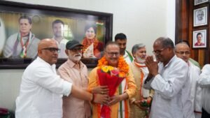 Read more about the article प्रसिद्ध अधिवक्ता और इलाहाबाद विश्वविद्यालय छात्र संघ के पूर्व अध्यक्ष के.के. राय ने समर्थकों संग कांग्रेस की सदस्यता ग्रहण की
