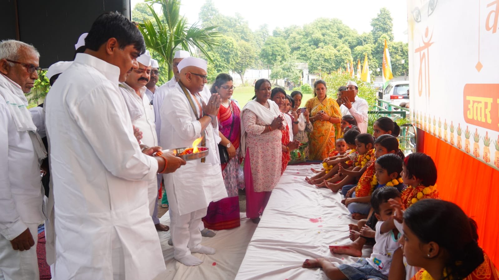 You are currently viewing नवरात्रि के दूसरे दिन कांग्रेस मुख्यालय में अजय राय ने किया कन्या पूजन, प्रदेशवासियों की खुशहाली की कामना