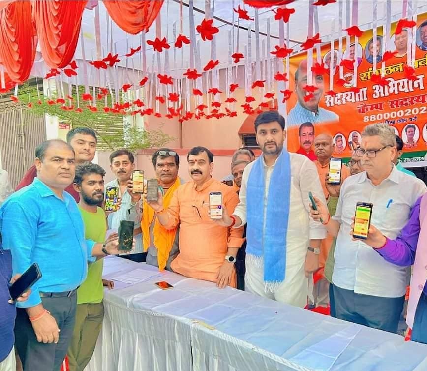 You are currently viewing भाजपा सदस्यता अभियान: लखनऊ में 150 से अधिक लोगों ने ग्रहण की सदस्यता, संगठन पर्व के तहत अभियान जारी