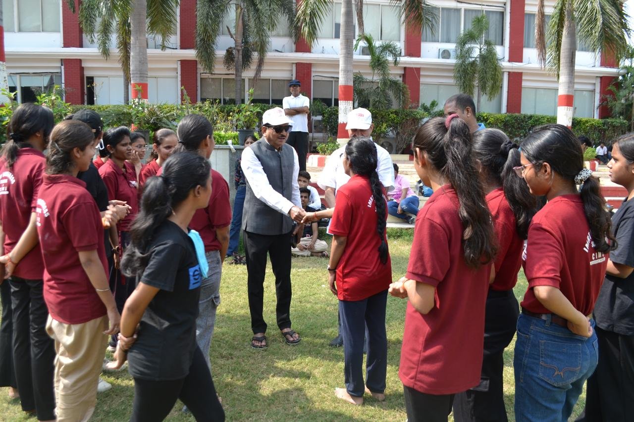 You are currently viewing आई.एम.आर.टी. में दिवाली मेला का पहला दिन रहा खेल के नाम