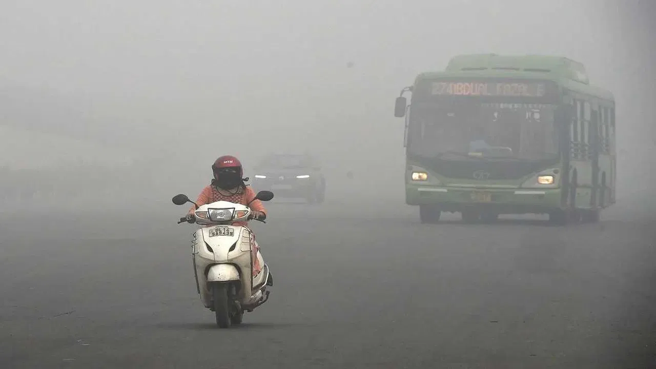 You are currently viewing दिल्ली में प्रदूषण का स्तर बना गंभीर, मौसम विभाग ने दी राहत की उम्मीद