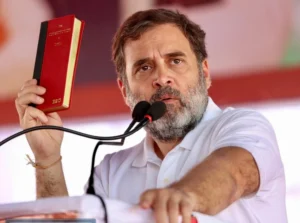 Read more about the article राहुल गांधी की ‘लाल किताब’ पर महाराष्ट्र विधानसभा चुनाव में नया विवाद, कांग्रेस और भाजपा के बीच तकरार