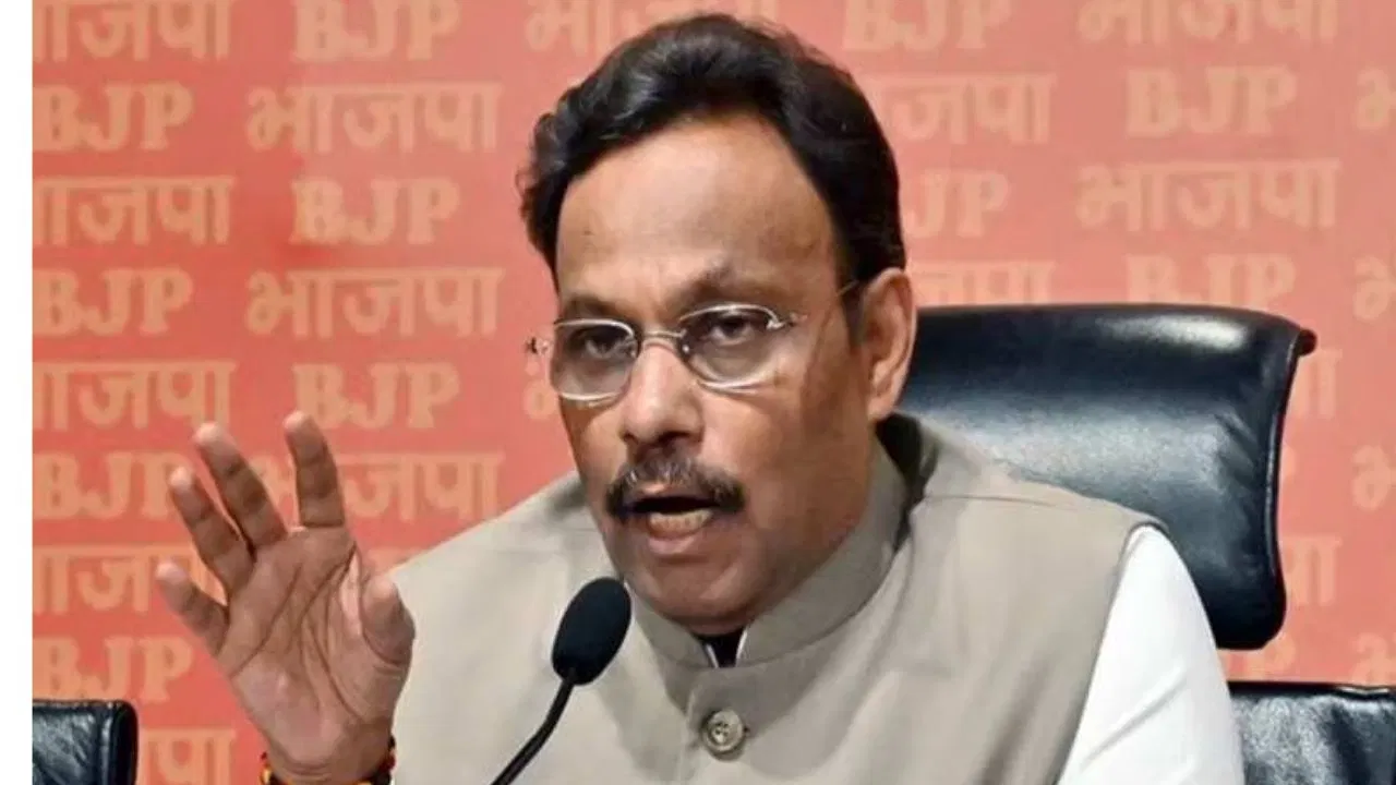 You are currently viewing पालघर में बीजेपी नेता पर आरोपों का बवाल, बीवीए कार्यकर्ताओं ने उठाए गंभीर सवाल