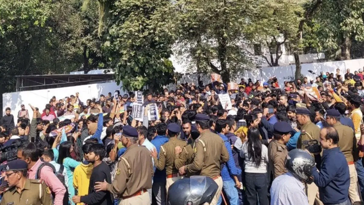 You are currently viewing बीपीएससी 70वीं परीक्षा: बापू भवन पर फिर से होगी परीक्षा, पेपर लीक और हंगामे के बाद बड़ा फैसला