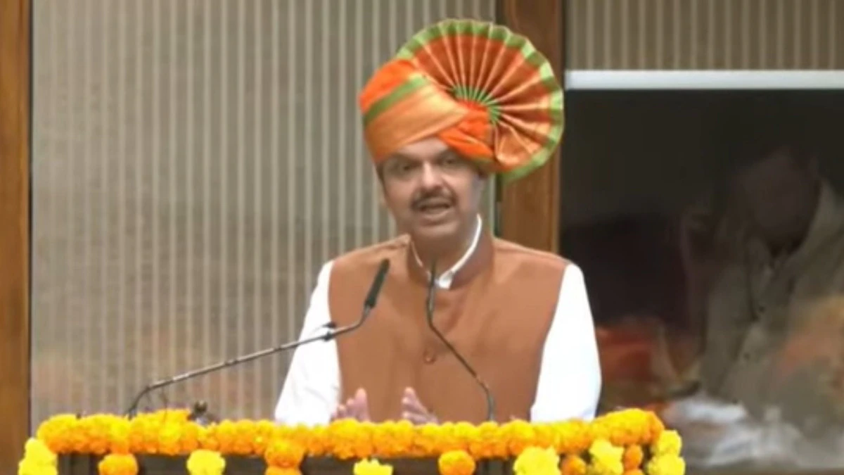 You are currently viewing महाराष्ट्र में महायुति गठबंधन की नई सरकार का गठन, देवेंद्र फडणवीस ने मुख्यमंत्री के रूप में शपथ ली