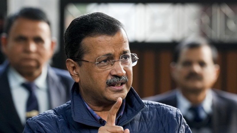 Read more about the article Delhi Election 2025: ‘गोल्ड की चेन’ तक बांट रही बीजेपी.. केजरीवाल का बड़ा दावा