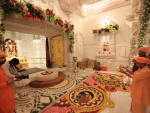 Read more about the article Ayodhya में राम मंदिर के प्राण प्रतिष्ठा की पहली वर्षगांठ पर CM योगी ने किए दर्शन