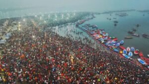 Read more about the article Mahakumbh 2025 का शुभारंभ, पौष पूर्णिमा स्नान के साथ संगम पर उमड़ी श्रद्धालुओं की भीड़