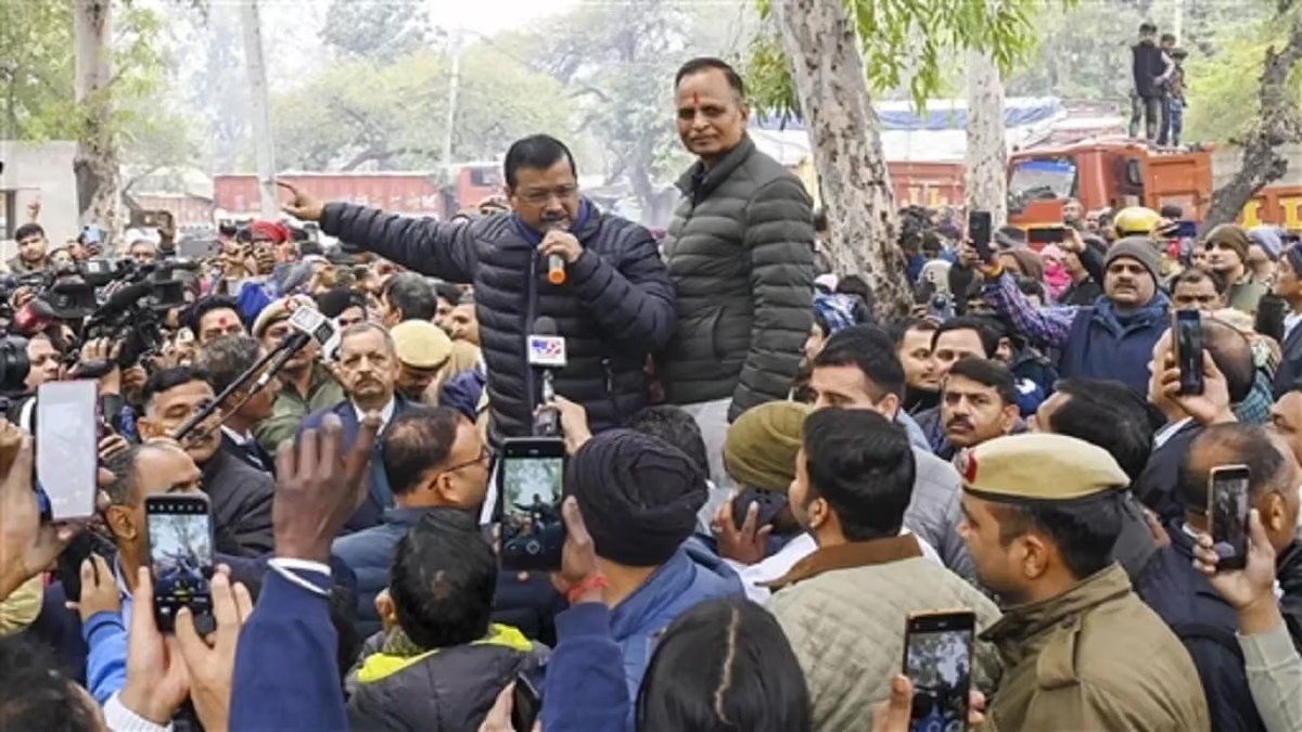 Read more about the article Delhi Election 2025: Awadh Ojha के वोट ट्रांसफर में आ रही रुकावट, केजरीवाल ने किया साजिश का दावा”