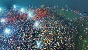 Read more about the article MahaKumbh 2025: महाकुंभ 2025 में मकर संक्रांति के दिन अखाड़ों का पवित्र अमृत स्नान, आस्था का सैलाब उमड़ा संगम तट पर
