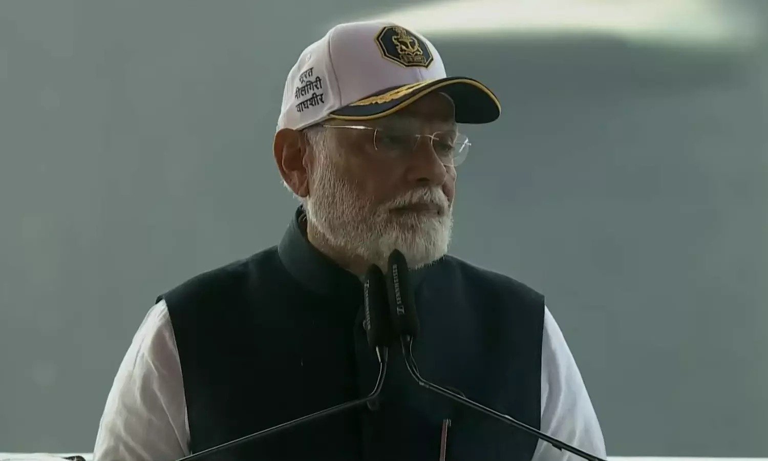 You are currently viewing पीएम मोदी ने देश को समर्पित किए INS सूरत, नीलगिरी और वाघशीर