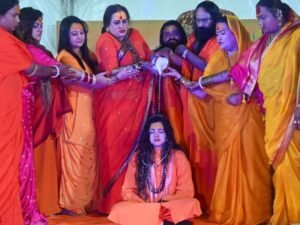 Read more about the article Mamta Kulkarni:क्या ममता कुलकर्णी ने सच में पाया मोक्ष? किन्नर अखाड़े में महामंडलेश्वर बनने की चौंकाने वाली वजह