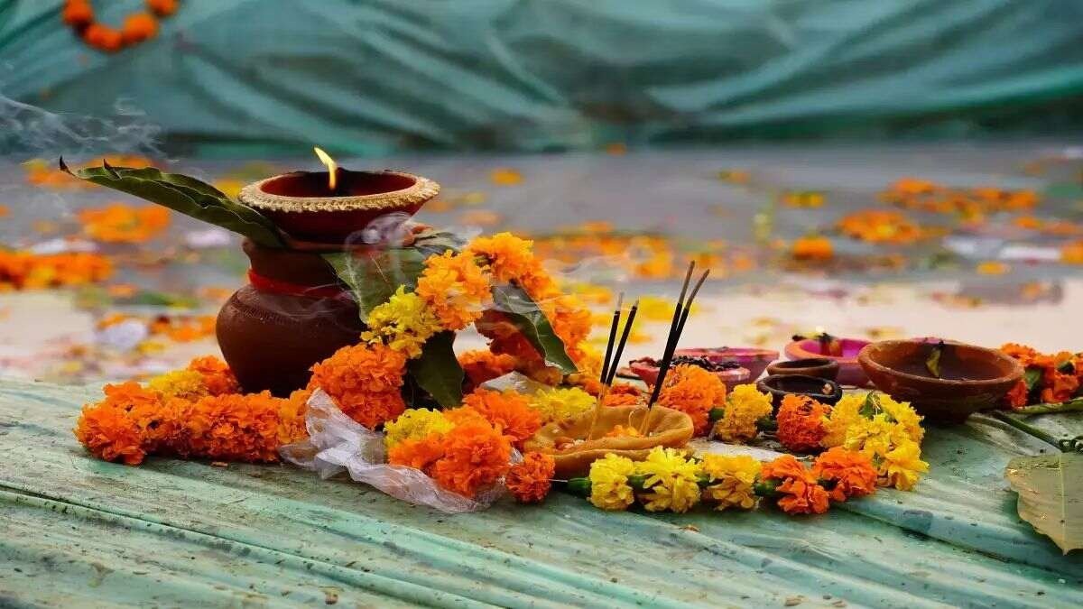You are currently viewing Mauni Amavasya 2025: भगवान विष्णु के नामों का जप करें, कालसर्प दोष से मिलेगी मुक्ति