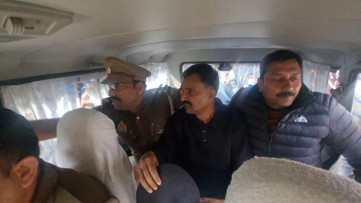Read more about the article कांग्रेस सांसद Rakesh Rathore की गिरफ्तारी.. महिला से दुष्कर्म का है आरोप
