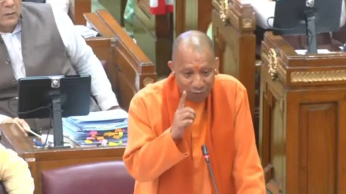 You are currently viewing मुख्यमंत्री योगी का अखिलेश यादव पर शायराना तंज: यूपी विधानसभा में बजट सत्र का दूसरा दिन