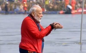 Read more about the article प्रधानमंत्री मोदी ने प्रयागराज महाकुंभ में लगाई आस्था की डुबकी बकी