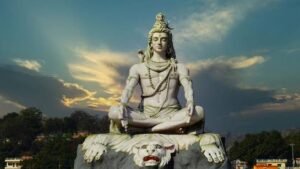Read more about the article महाशिवरात्रि 2025: शिवलिंग पर बिल्वपत्र चढ़ाने से पहले जानें इसके नियम, तभी पूजा होगी सफल